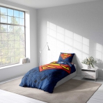 Laste voodipesu komplekt "Superman". Laste voodipesu, 140x200 cm. Linna siluetiga ja ikoonilise supermani embleemiga voodipesukomplekt tumesinises toonis.