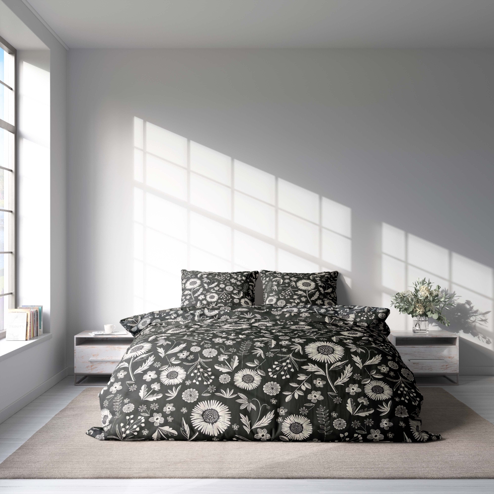 Satiinist voodipesu komplekt "Night Flowers". Satiinist voodipesu, 140x200 cm, 150x200 cm, 160x200 cm, 180x200 cm, 200x200 cm, 200x220 cm. Elegantne must voodipesu komplekt, mis on kaunistatud võluvate valgete maalillede kujundusega.