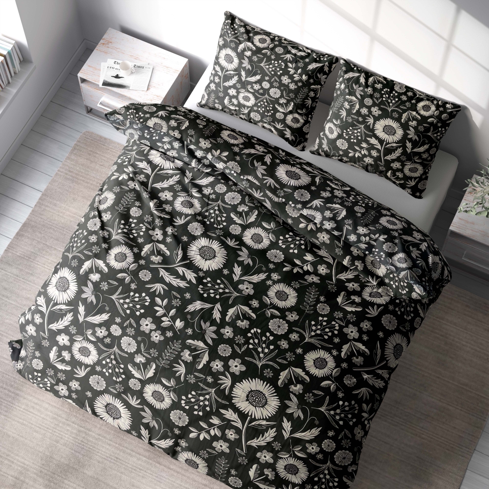 Satiinist voodipesu komplekt "Night Flowers". Satiinist voodipesu, 140x200 cm, 150x200 cm, 160x200 cm, 180x200 cm, 200x200 cm, 200x220 cm. Elegantse musta voodipesu komplekt, mis on kaunistatud valgete maalilledega.